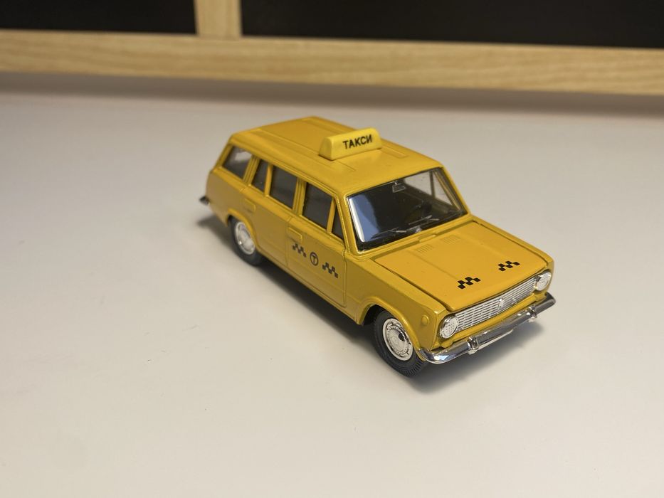 VAZ 2102 Łada TAXI model z Rosji CCCP ZSRR metalowe podwozie zdjełano w cccp 1:43