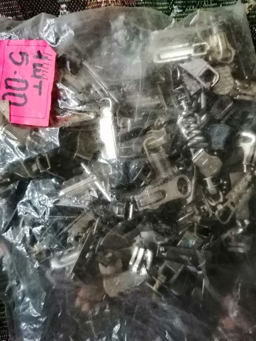 Продам фурнитуру нитки замки пуговицы