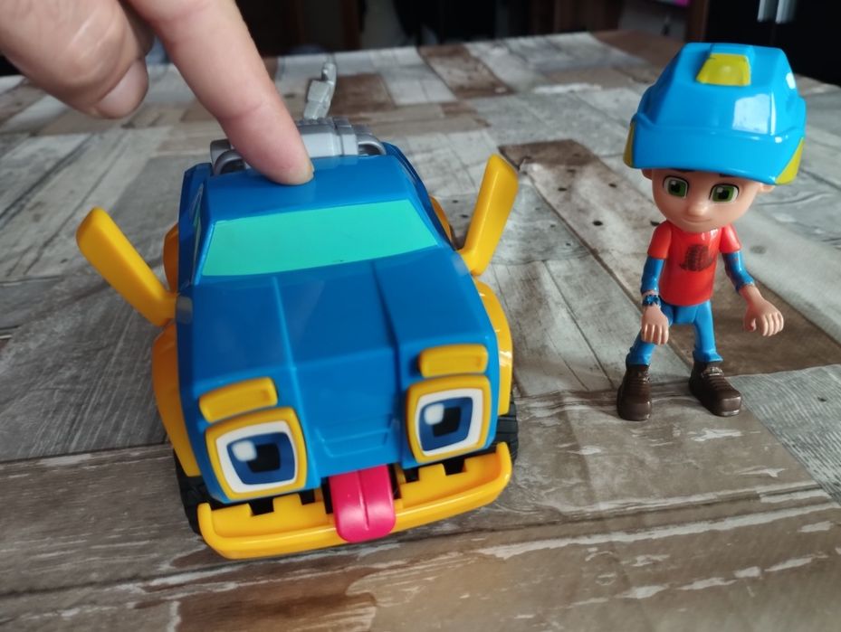 Rev & Roll Vehicles with Figure64730004315907122