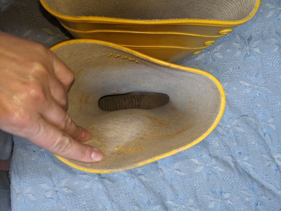 Резиновые сапоги, металлический носок(внутри), шахтерские