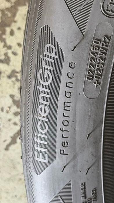Pneus 215/50r19 GoodYear EfficientGrip Performance com 80% de piso