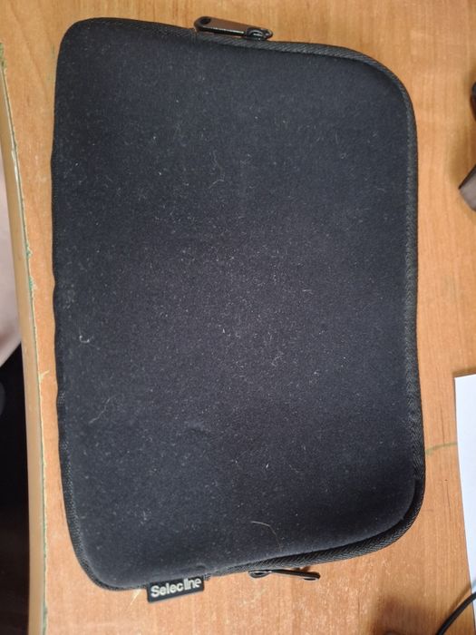 Czarne etui na tablet