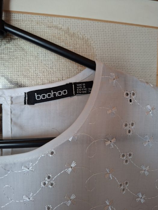 Bluzeczka Top biała haft roz.S Boohoo nowa