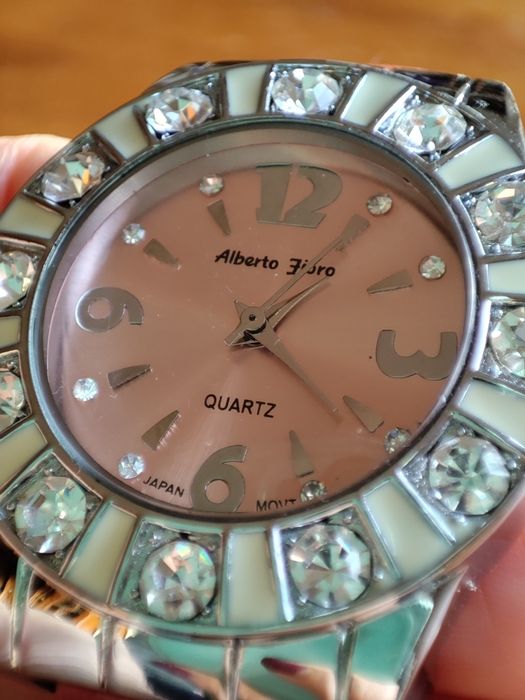 Relógio Rosa com Brilhantes