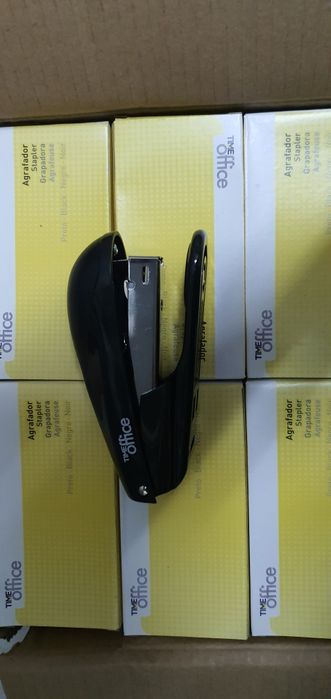Black Stapler   .443551021291294721