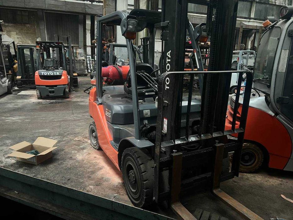 Погрузчик Toyota 02-8FGF25