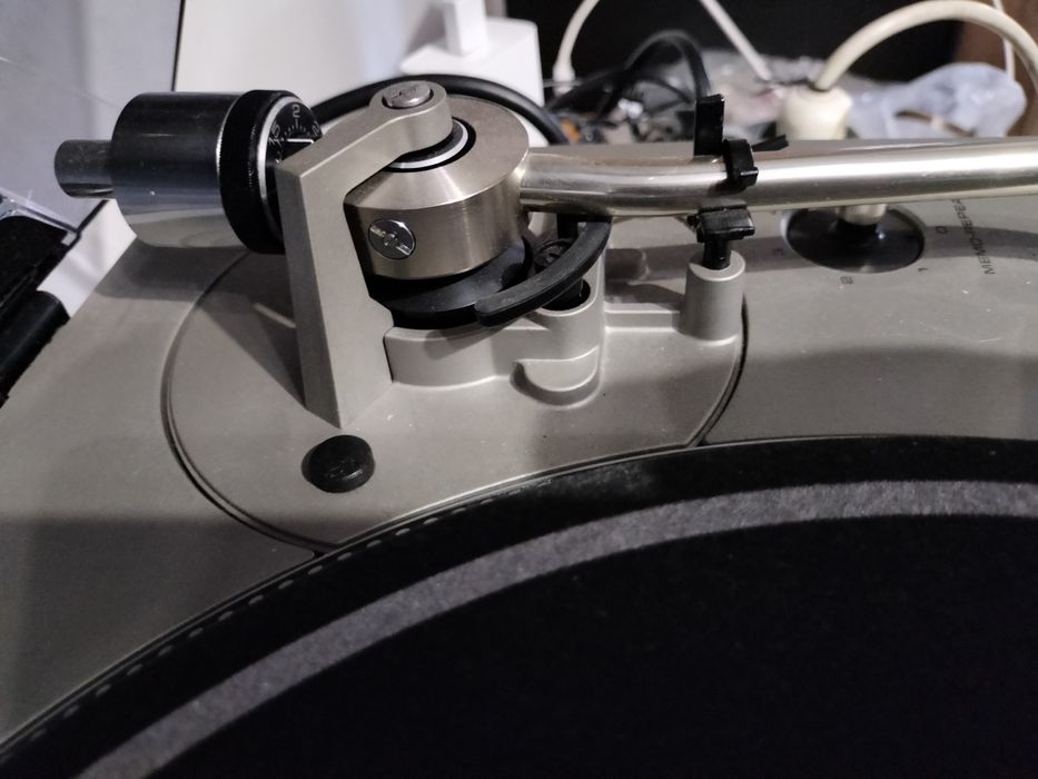 Програвач вінілових платівок TECHNICS SL 1300