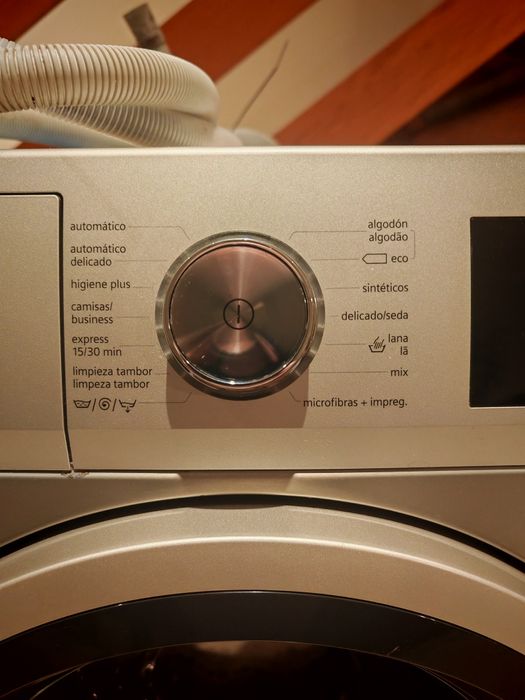 Máquina de lavar roupa Siemens.