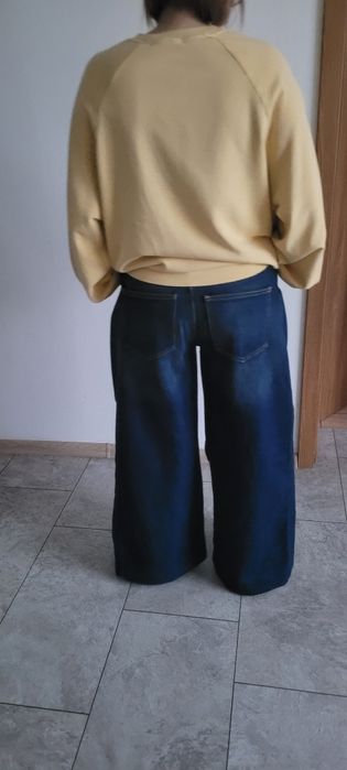 Damskie spodnie z szerokimi nogawkami