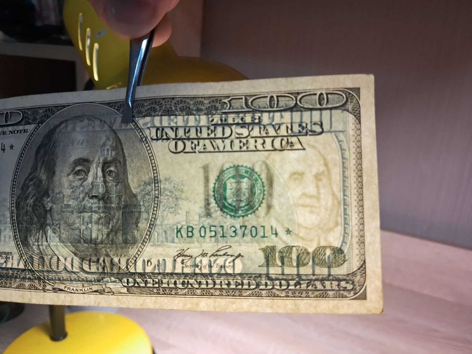 Купюра в колекцию 100$ долларов 2006 года со звездой* Замещенная серия