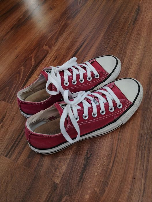 Converse bordowe