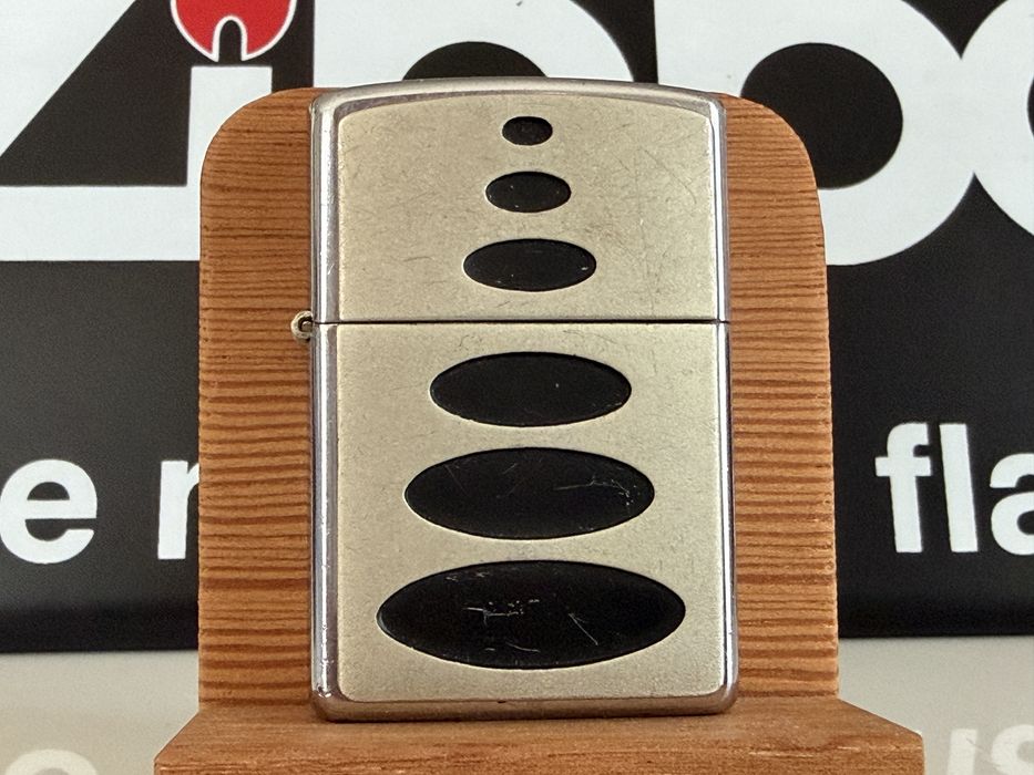 Zapalniczka Zippo Black Ovals czarne elipsy