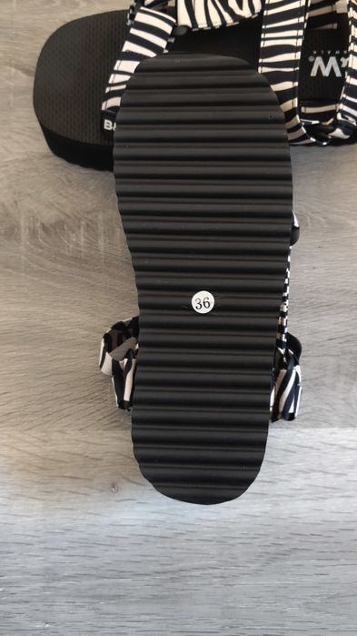 Sandálias plataforma Zebra