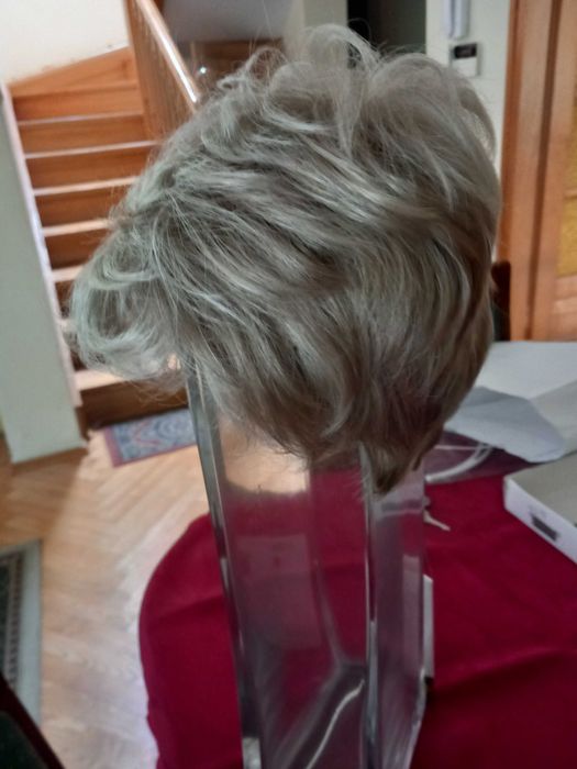 Piękna peruka - nowa