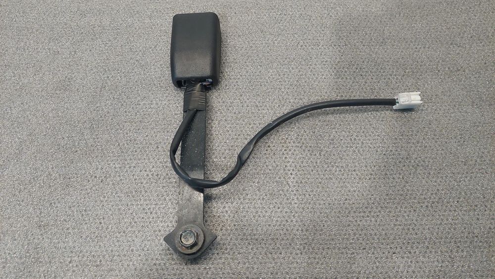 Encaixe de cinto frente esquerdo MAZDA 6 Sedan (GH)