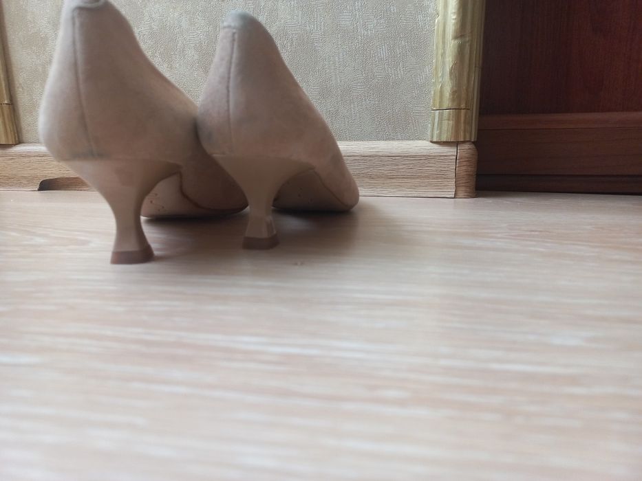 Нові туфлі Unisa (Іспанія),