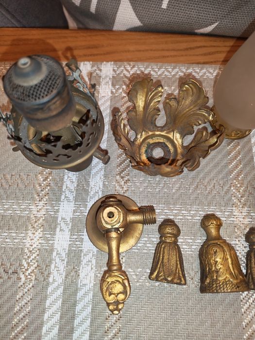 Kominki, części do lampy naftowej i świecznika