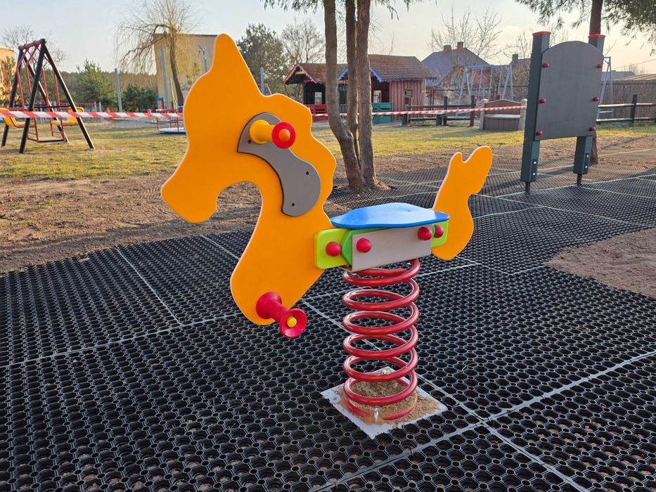 Bujak na sprężynie na plac zabaw