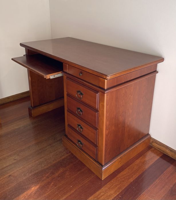 Quarto Completo de 2 camas em Madeira de Cerejeira