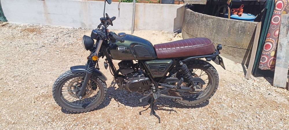 Mota 125 em bom estado
