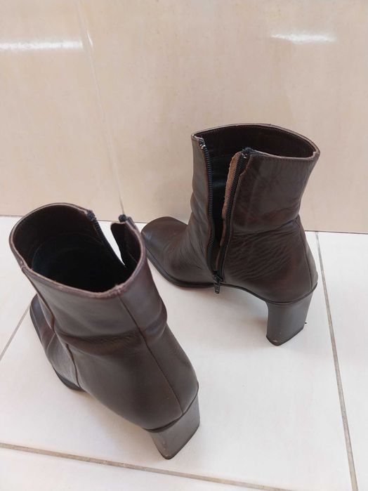 Botins castanhos escuros, 36, de salto alto, outono inverno