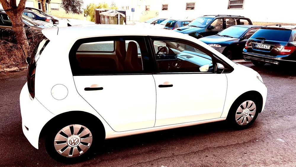 Volkswagen Up! 2017 – Excelente Estado – Económico e Fiável