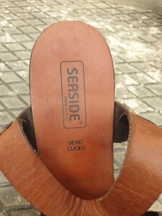 Sandália de salto alto