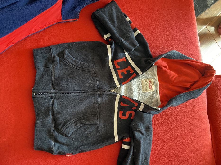 Casaco levis 6 anos unisex em otimo estado