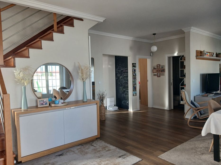 Vende-se Moradia Lourel