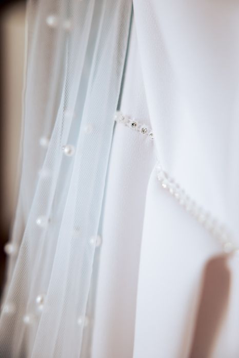 Suknia ślubna z perełkami