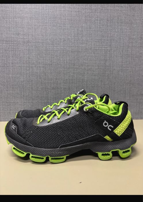 On Running Cloud Qc Qn Swiss Engineering Helion buty