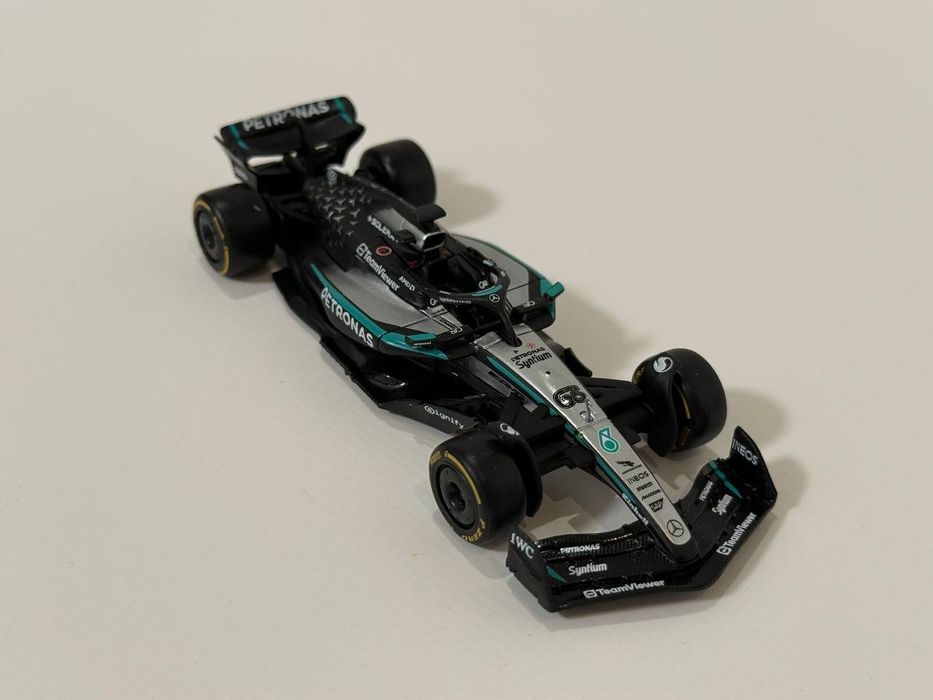Моделі Bburago F1 Mercedes-AMG W16 2025 (#12)