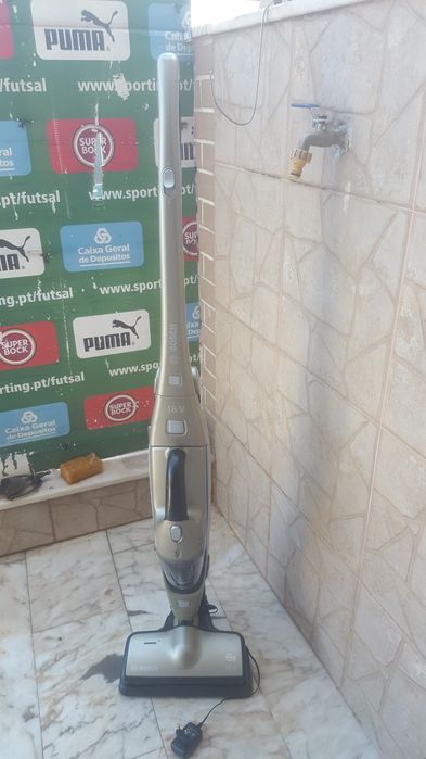 Aspirador vertical BOSCH como novo