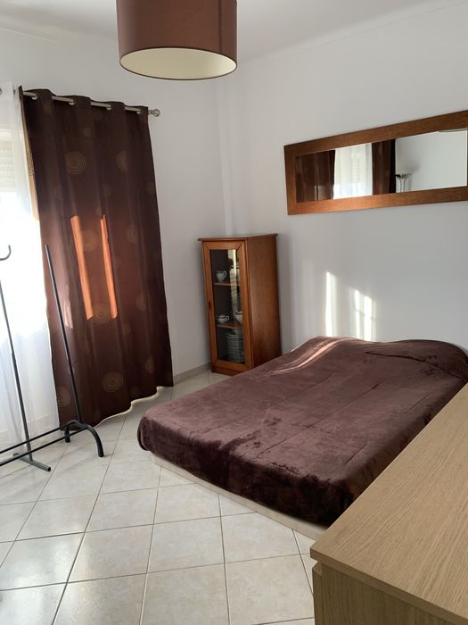 Quarto para arrendamento Rio de Mouro