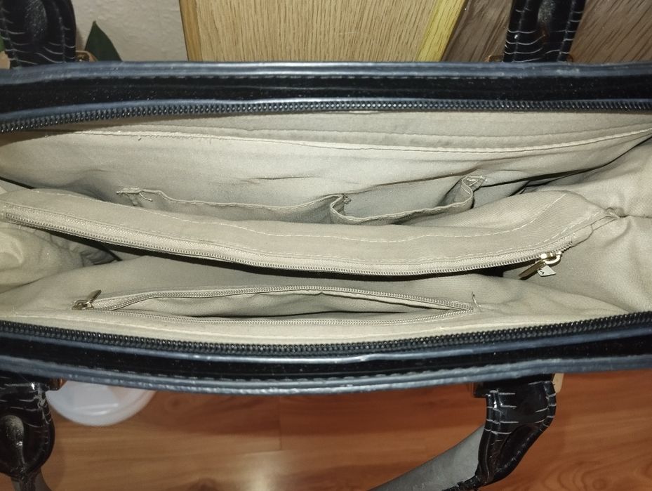 Okazja! Elegancka Lakierowane Torebka  Damska , Młodzieżowa.