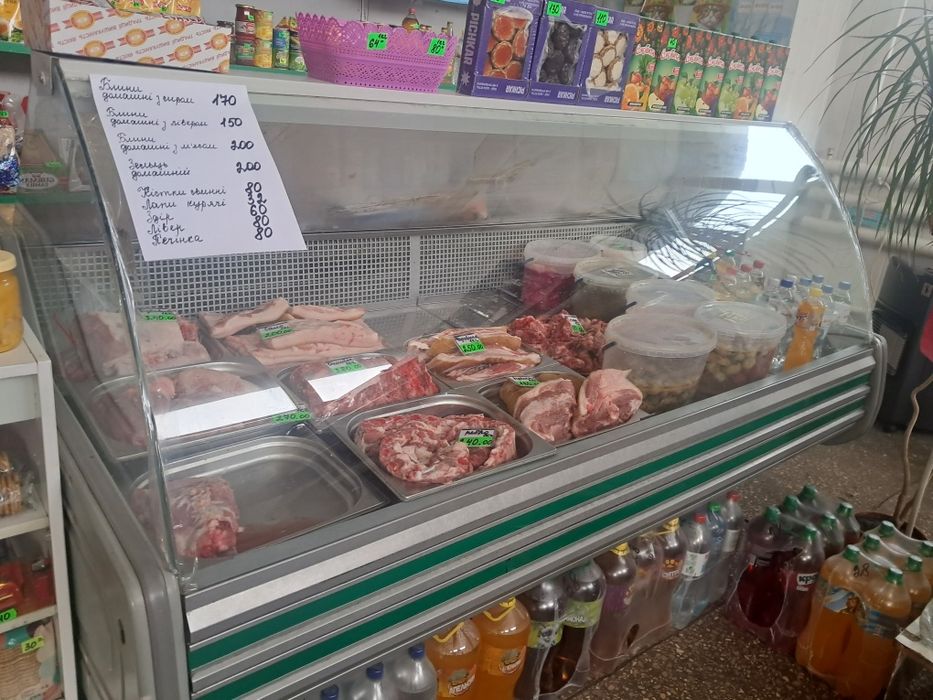 Терміново продам холодильну вітрину 2 м