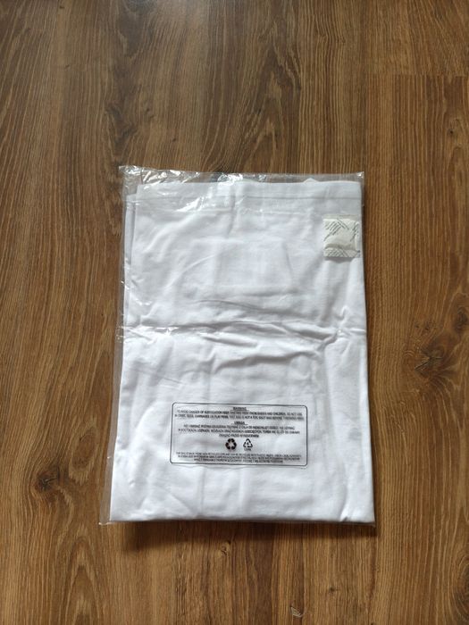 Longsleeve męski biały rozmiar M z małym czarnym logo 998
