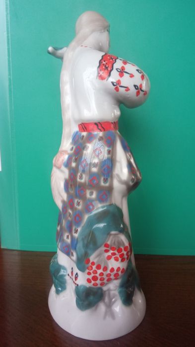 Статуетка фарфорова ,,Дівчина "