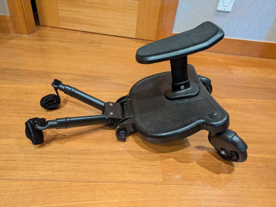 Adaptador Universal com 2 Rodas e Assento para Carrinho de Bebé