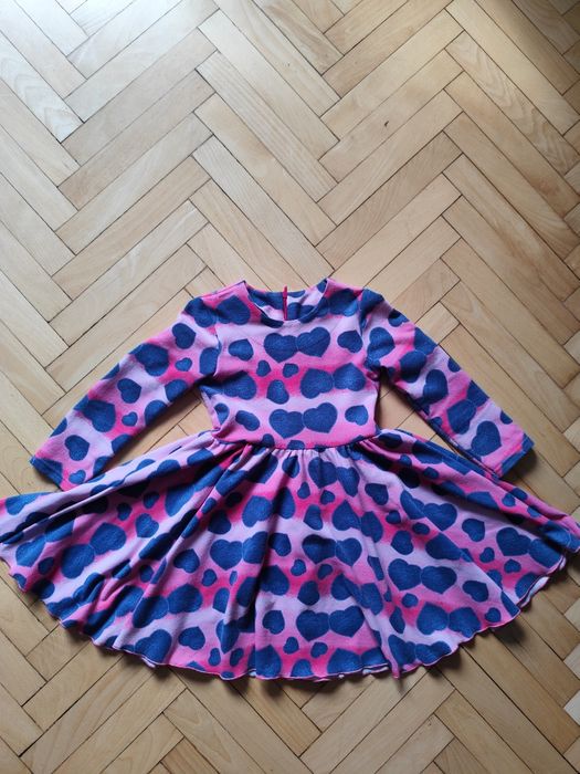 Sukienka z długim rękawem w serduszka, 122, polski producent.