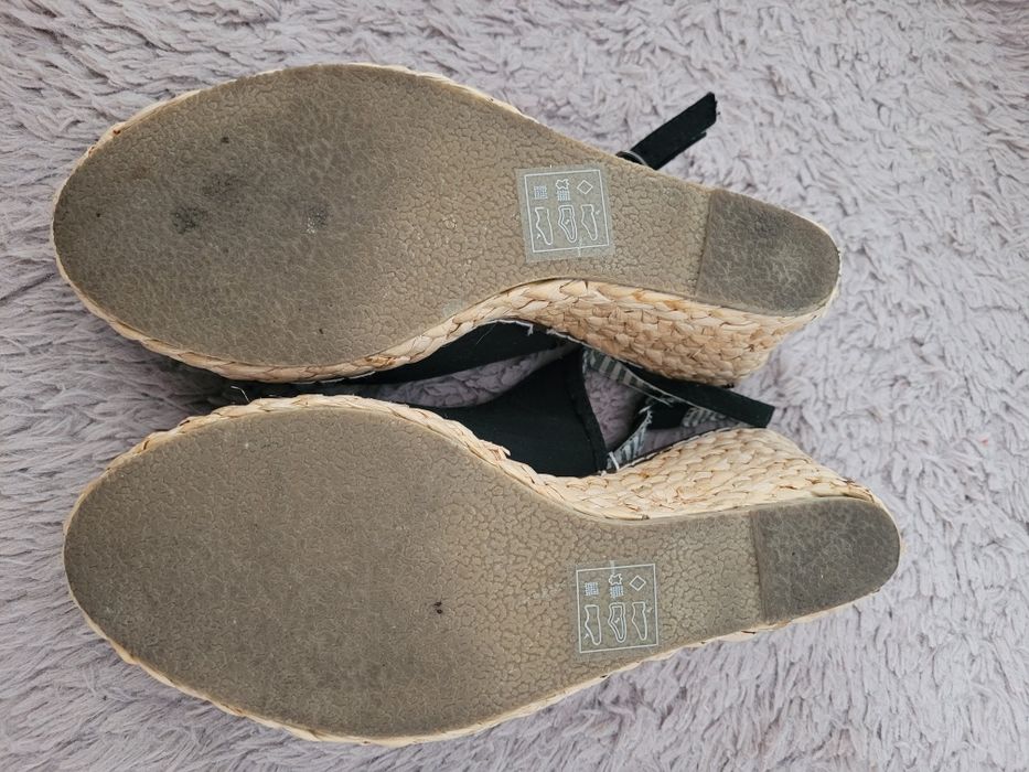 Buty na koturnie 40