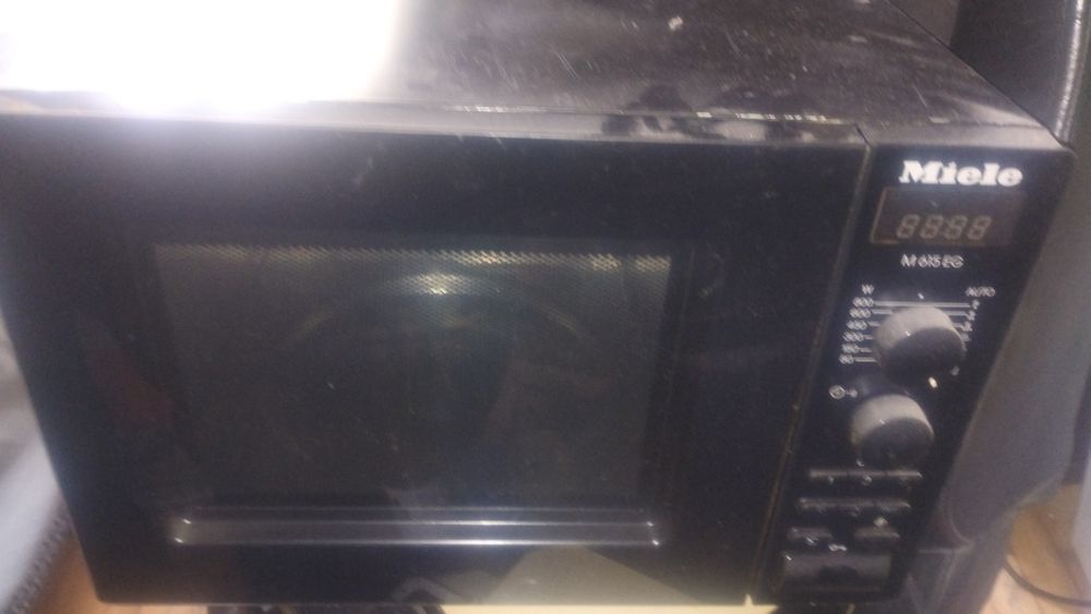 Продам  микроволновку Miele