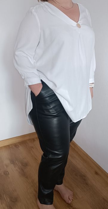 Spodnie imitujące skórę