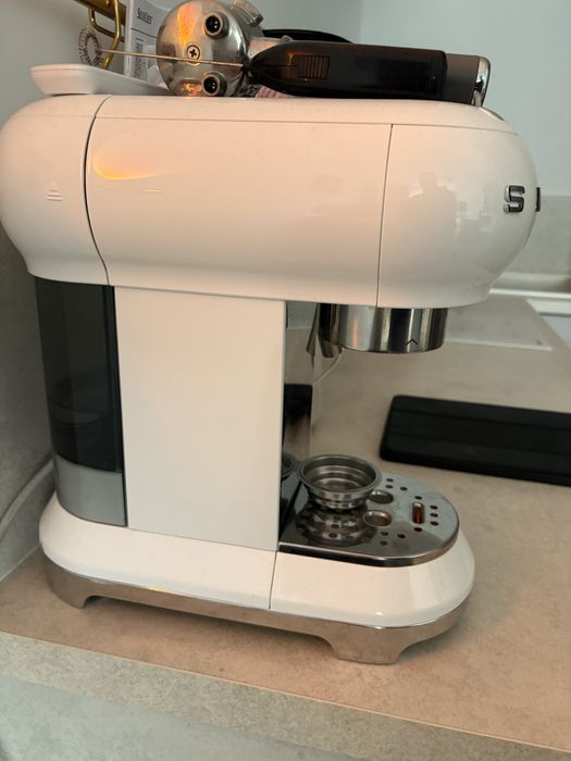 SMEG ekspres kolbowy bialy
