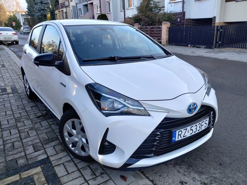 Toyota Yaris 1.5 Hybryda - Przebieg Udokumentowany