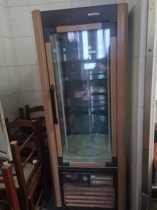 Vitrine giratória refrigerada
