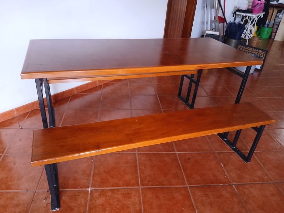 Mesa de madeira maciça