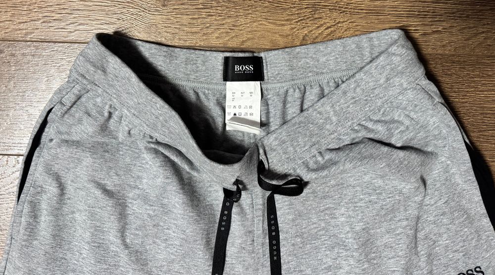 Спортивные брюки Hugo Boss.