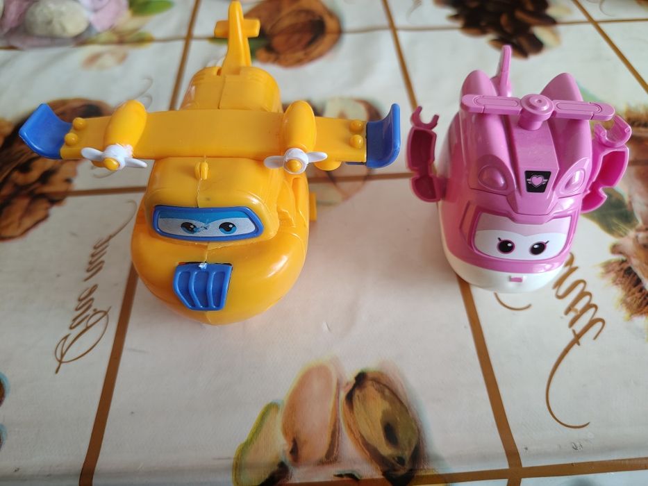 Іграшки Доні, Діззі, та зайченята та котята