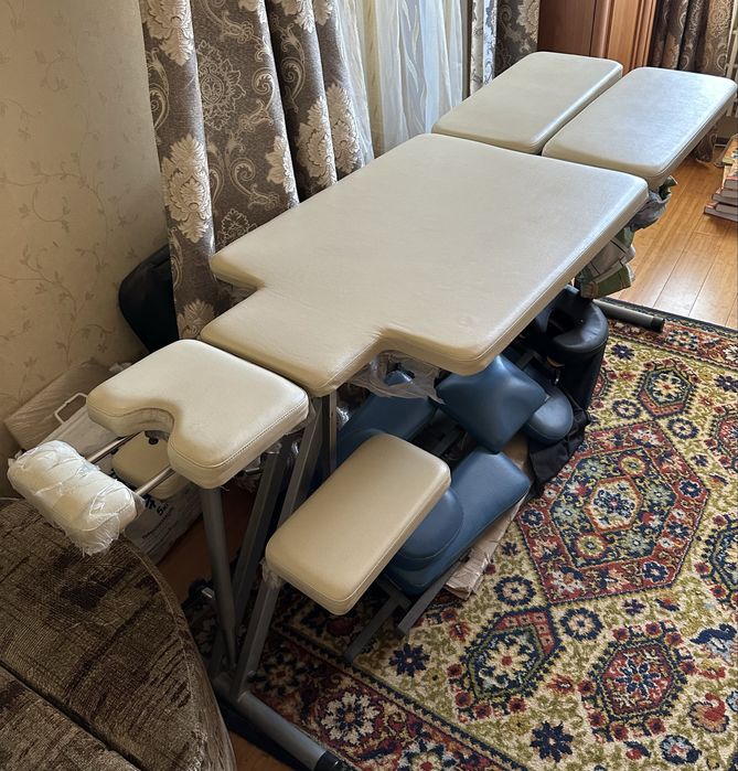 Кушетка для масажу